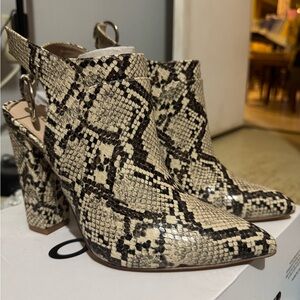Chic Snakeskin Pattern Block Heels